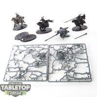 Slaves to Darkness - 5 x Chaos Knights - teilweise gebaut