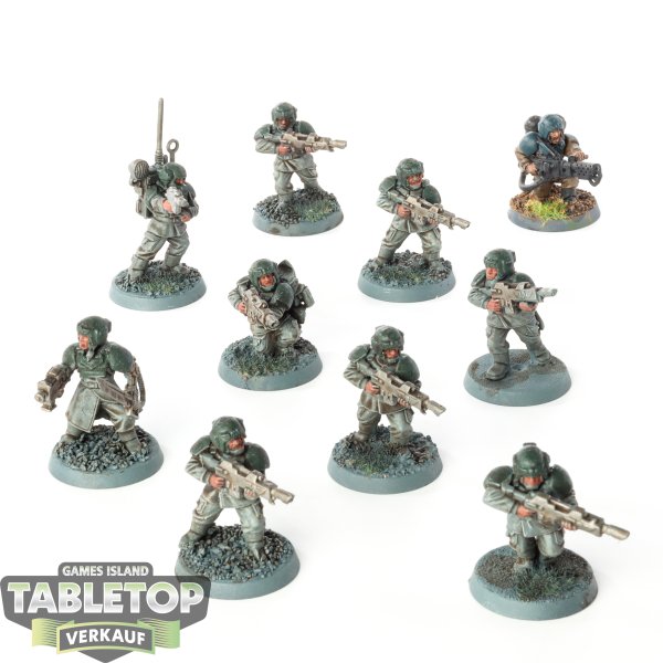 Astra Militarum - 10 x Cadian Shock Troops klassisch - teilweise bemalt