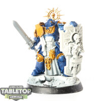 Space Marines - Captain with Relic Shield - teilweise bemalt