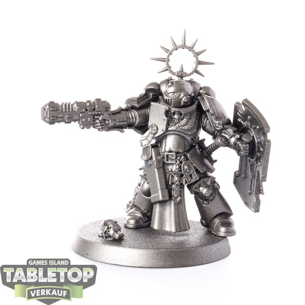 Space Marines - Lieutenant with Storm Shield - grundiert