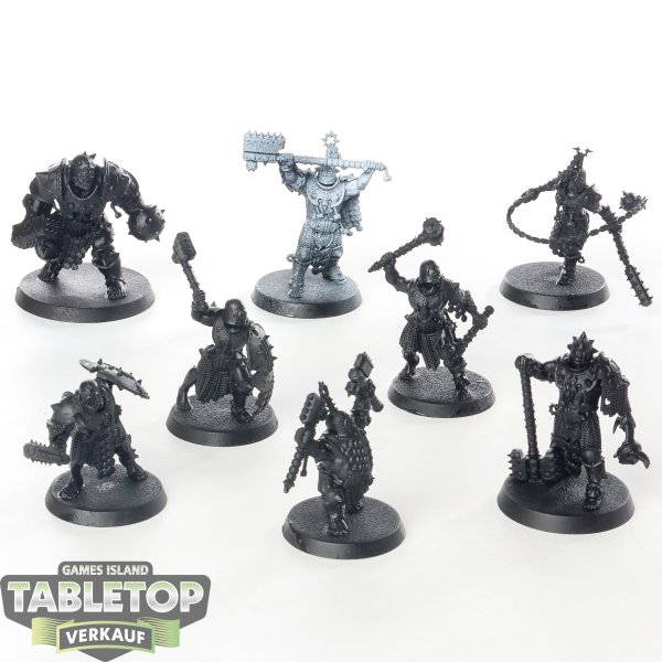 Slaves to Darkness - 8x Iron Golems - teilweise bemalt