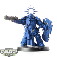 Space Marines - Lieutenant with Storm Shield - grundiert