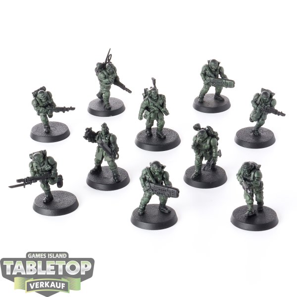 Astra Militarum - 10 Cadian Shock Troops - teilweise bemalt