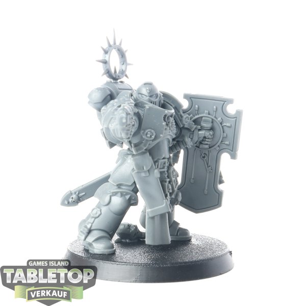 Space Marines - Lieutenant with Storm Shield - unbemalt