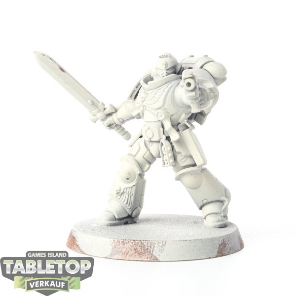 Space Marines - Primaris Lieutenant with Power Sword klassisch - grundiert