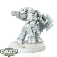 Space Marines - Lieutenant with Storm Shield - grundiert