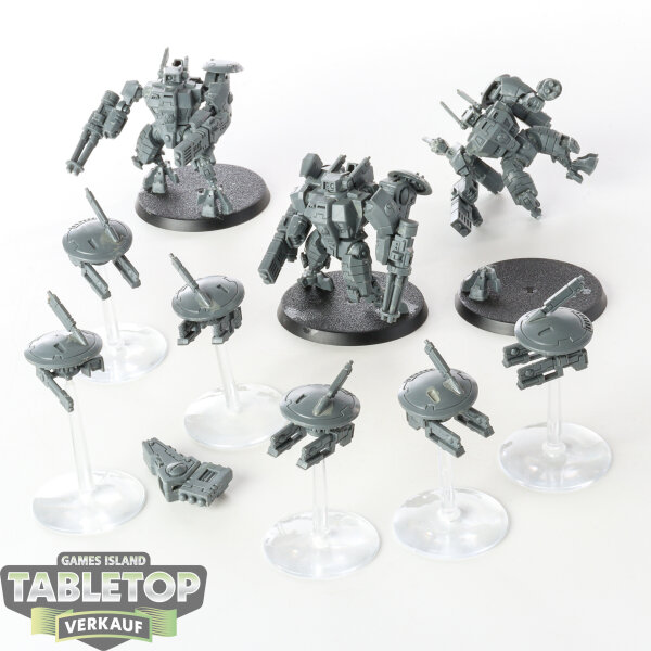 Tau Empire - 3 XV8 Crisis Battlesuit Team - unbemalt