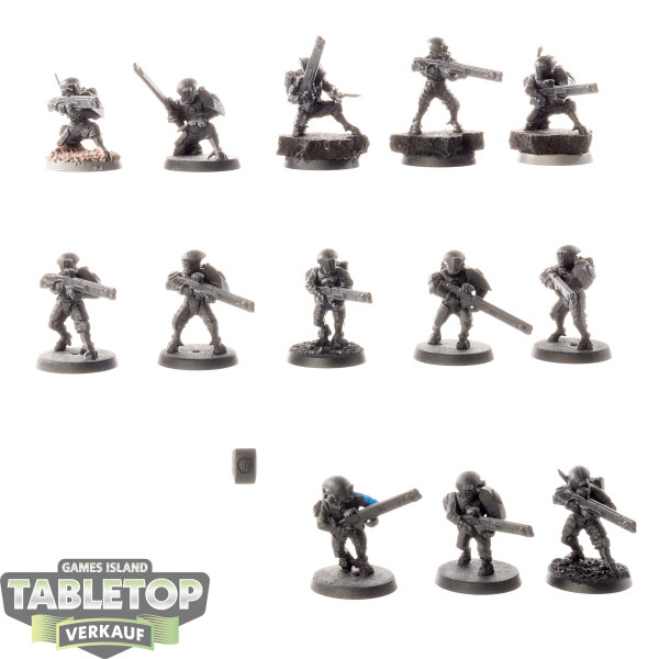 Tau Empire - 13 Fire Warriors - teilweise bemalt