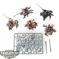 Slaves to Darkness - 5 x Chaos Knights - teilweise bemalt