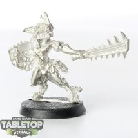 Lizardmen - Skink Chief with Sword & Shield - unbemalt