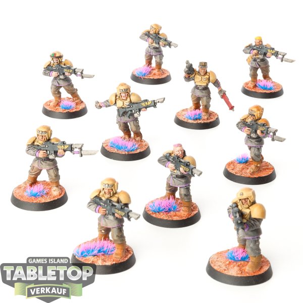 Astra Militarum - 10x Cadian Shock Troops klassisch - bemalt