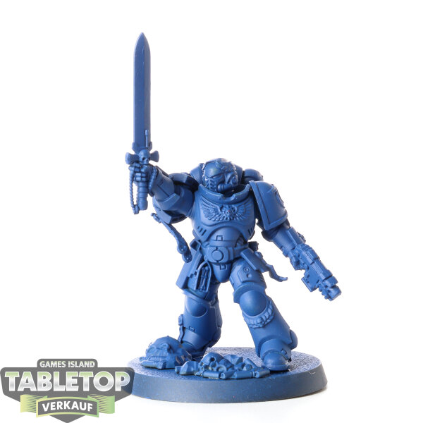 Ultramarines - Primaris Lieutenant with Power Sword - grundiert