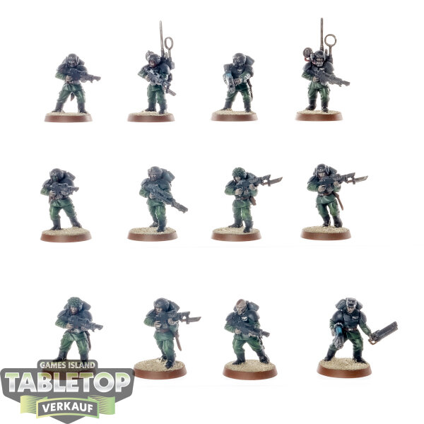 Astra Militarum - 12 Cadian Shock Troops klassisch - bemalt