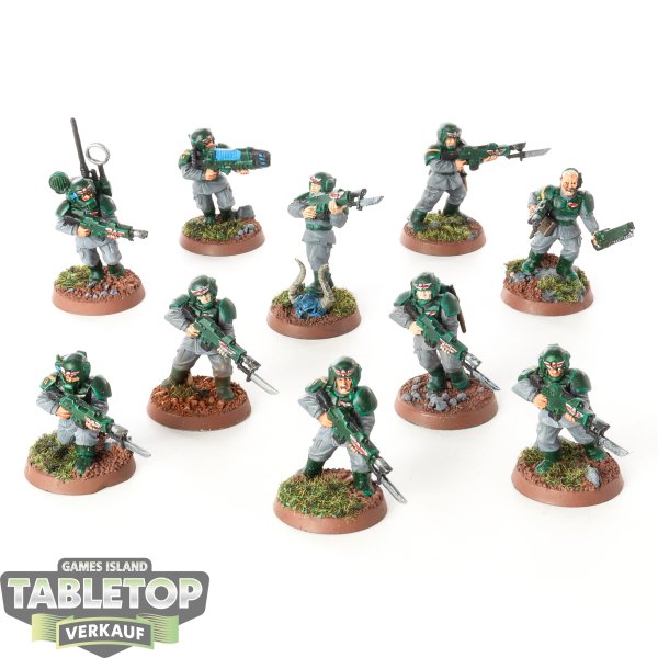 Astra Militarum - 10 x Cadian Shock Troops klassisch - bemalt