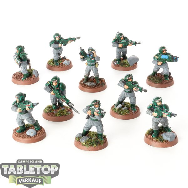 Astra Militarum - 10 x Cadian Shock Troops klassisch - bemalt