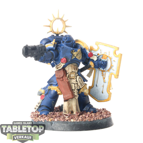 Space Marines - Lieutenant with Storm Shield - bemalt