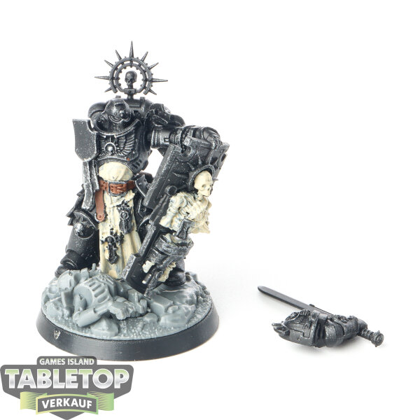 Space Marines - Captain with Relic Shield - teilweise bemalt