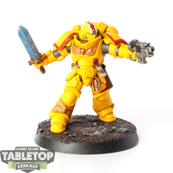 Space Marines - Primaris Lieutenant with Power Sword klassisch - bemalt
