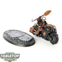 Space Marines - Primaris Chaplain on Bike - bemalt