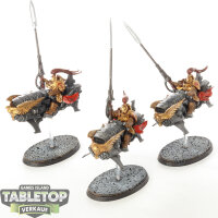 Adeptus Custodes - 3 x Vertus Praetors - bemalt