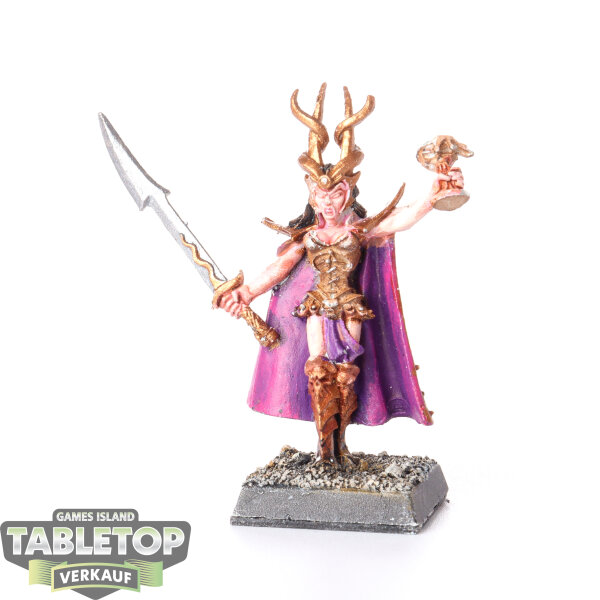 Dark Elves - Hag Queen klassisch - teilweise bemalt