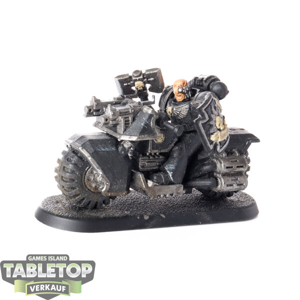 Space Marines - Captain on Bike - bemalt