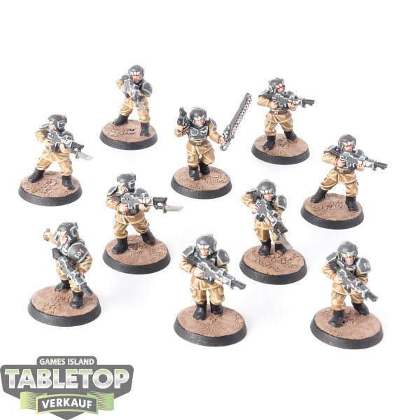 Astra Militarum - 10 x Cadian Shock Troops klassisch - bemalt