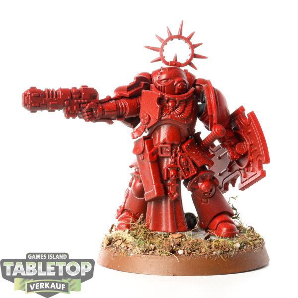 Space Marines - Lieutenant with Storm Shield - grundiert