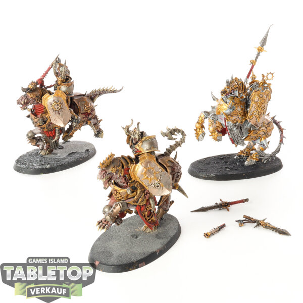 Slaves to Darkness - 3 x Varanguard - teilweise bemalt