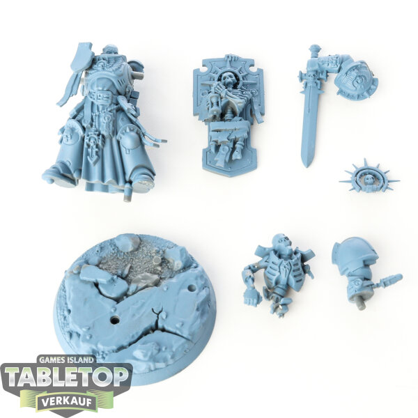 Space Marines - Captain with Relic Shield - grundiert