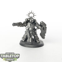 Space Marines - Lieutenant with Storm Shield - grundiert