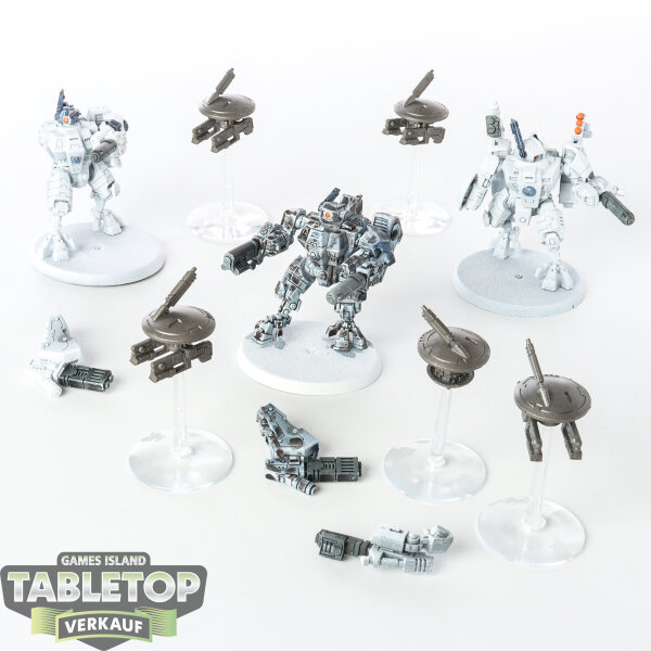 Tau Empire - 3 XV8 Crisis Battlesuit Team - teilweise bemalt