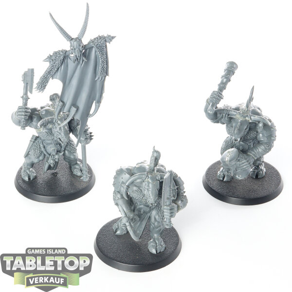 Beasts of Chaos - 3x Bullgors - unbemalt