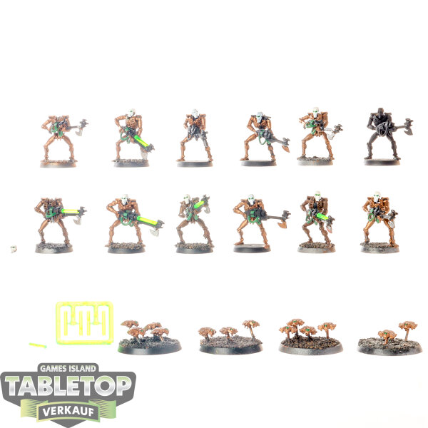 Necrons - 12 x Necron Warriors klassisch - teilweise bemalt