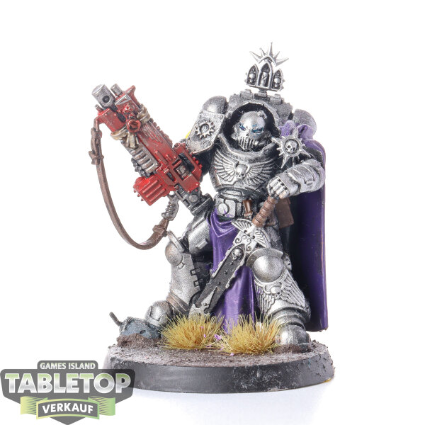 Space Marines - Captain in Gravis Armour with Master-crafted Heavy Bolt Rifle - bemalt