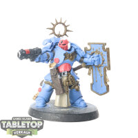 Space Marines - Lieutenant with Storm Shield - bemalt