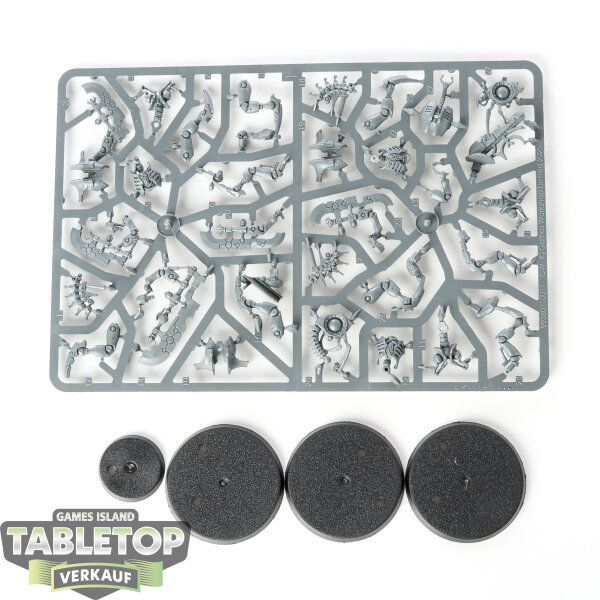 Necrons - 3 Skorpekh Destroyers & Plasmacyte - im Gussrahmen