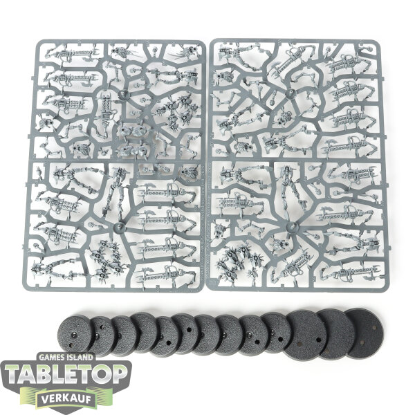 Necrons - 10 Necron Warriors & 3 Scarabs - im Gussrahmen