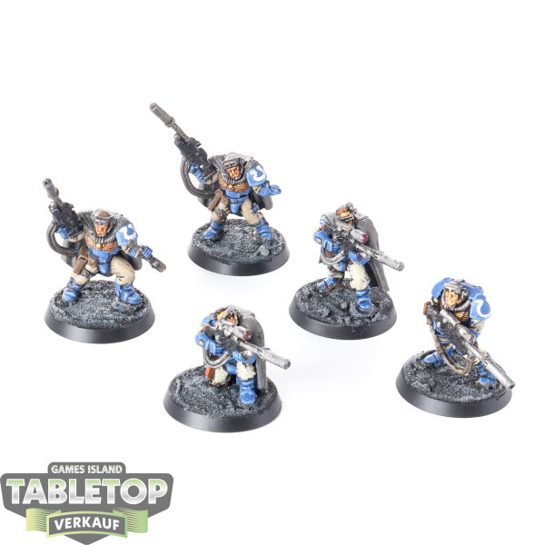 Ultramarines - 5 x Scout Squad klassisch - bemalt