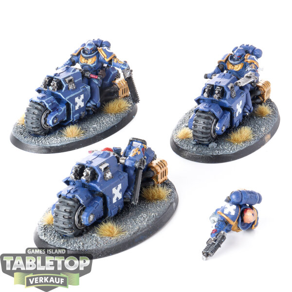 Ultramarines - 3 x Outriders - bemalt