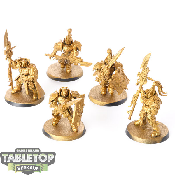 Adeptus Custodes - 5x Vexilus Praetor - grundiert