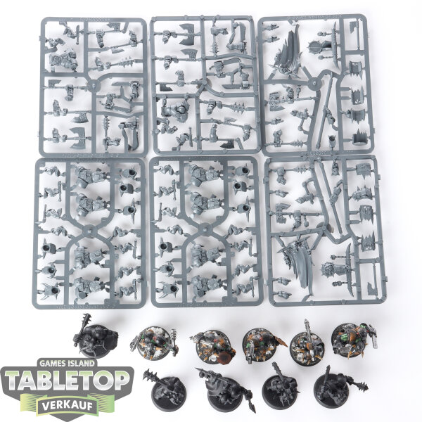 Orc & Goblin Tribes - 20 x Black Orc Mob - teilweise gebaut