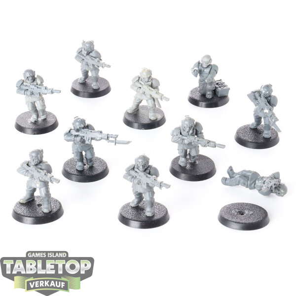 Astra Militarum - 10 x Cadian Shock Troops klassisch - unbemalt