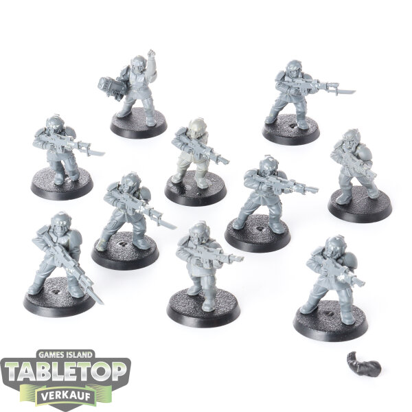 Astra Militarum - 10 x Cadian Shock Troops klassisch - unbemalt