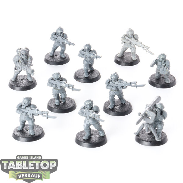 Astra Militarum - 10 x Cadian Shock Troops klassisch - unbemalt