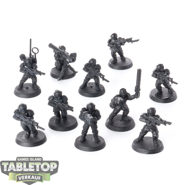 Astra Militarum - 10 x Cadian Shock Troops klassisch - grundiert