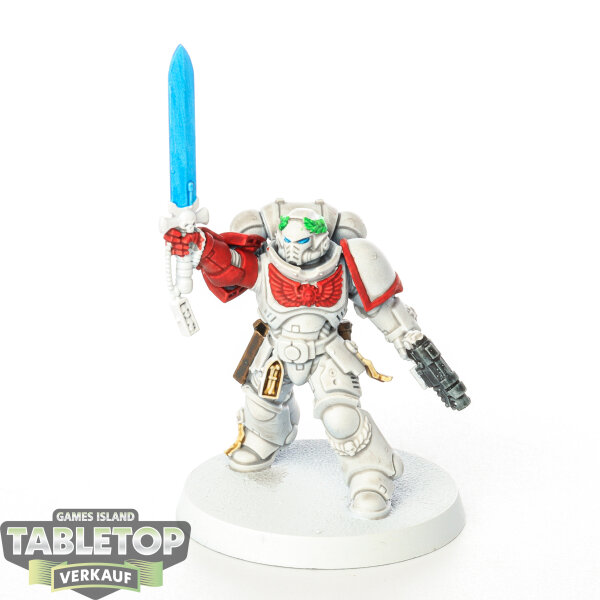 Space Marines - Primaris Lieutenant with Power Sword - teilweise bemalt