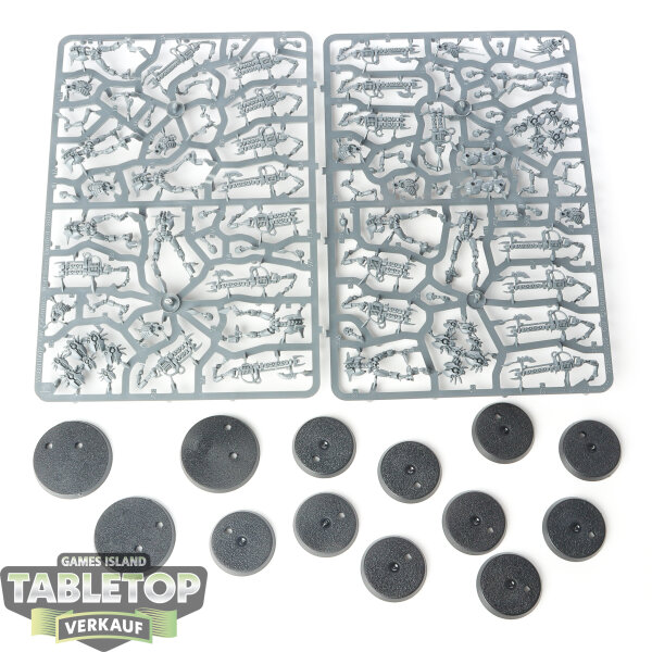 Necrons - 10 x Necron Warriors - im Gussrahmen