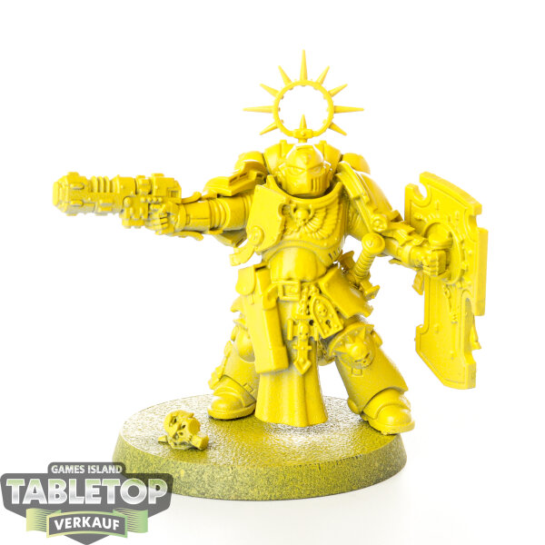 Space Marines - Lieutenant with Storm Shield - grundiert