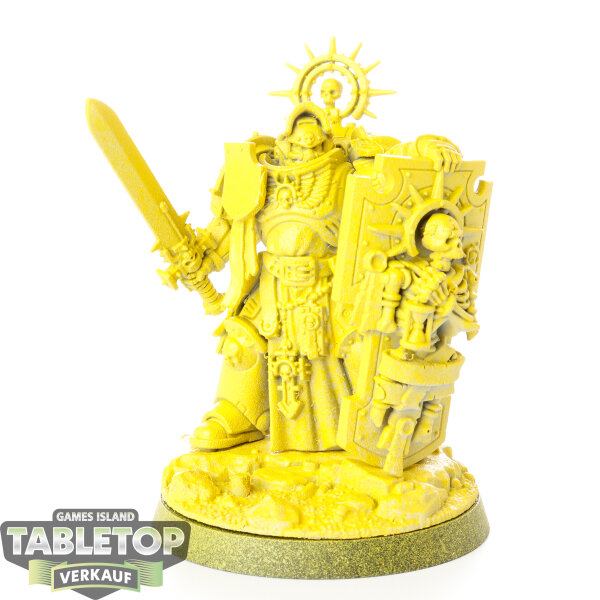 Space Marines - Captain with Relic Shield - grundiert